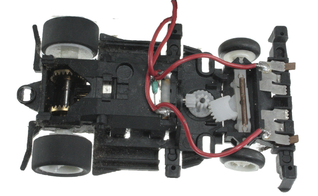 Ein V2 Chassis, Mabuchi Motor, Pendelachse